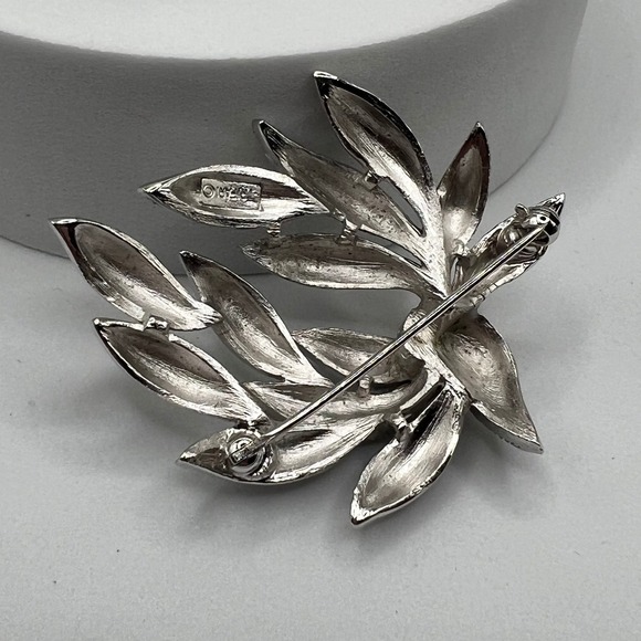 Vintage Crown Trifari Silver Tone Leaf Brooch & Earrings Set Signed Mid Century - Picture 5 of 9